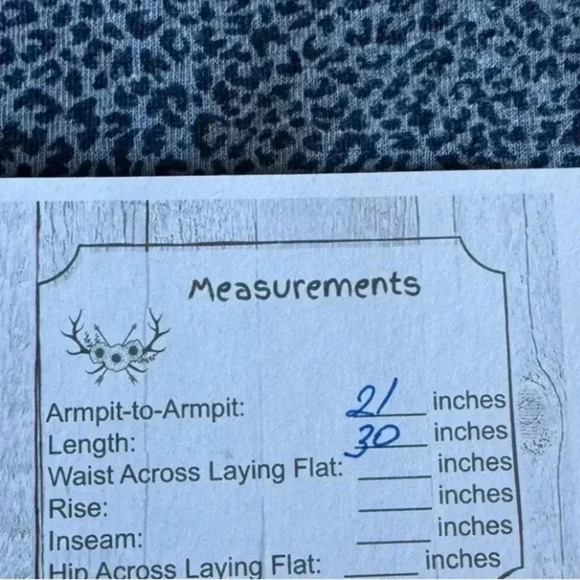 Athleta Chrome Blue Cheetah Breezy Scoop V-Neck Athleisure Tee Shirt SZ L #2135 - Picture 10 of 11